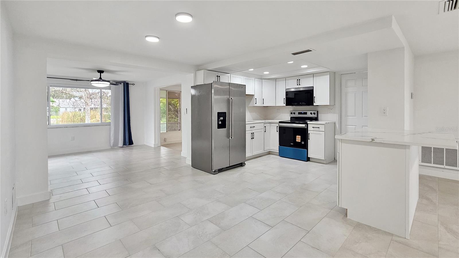 BEACON SQUARE - Residential Lease