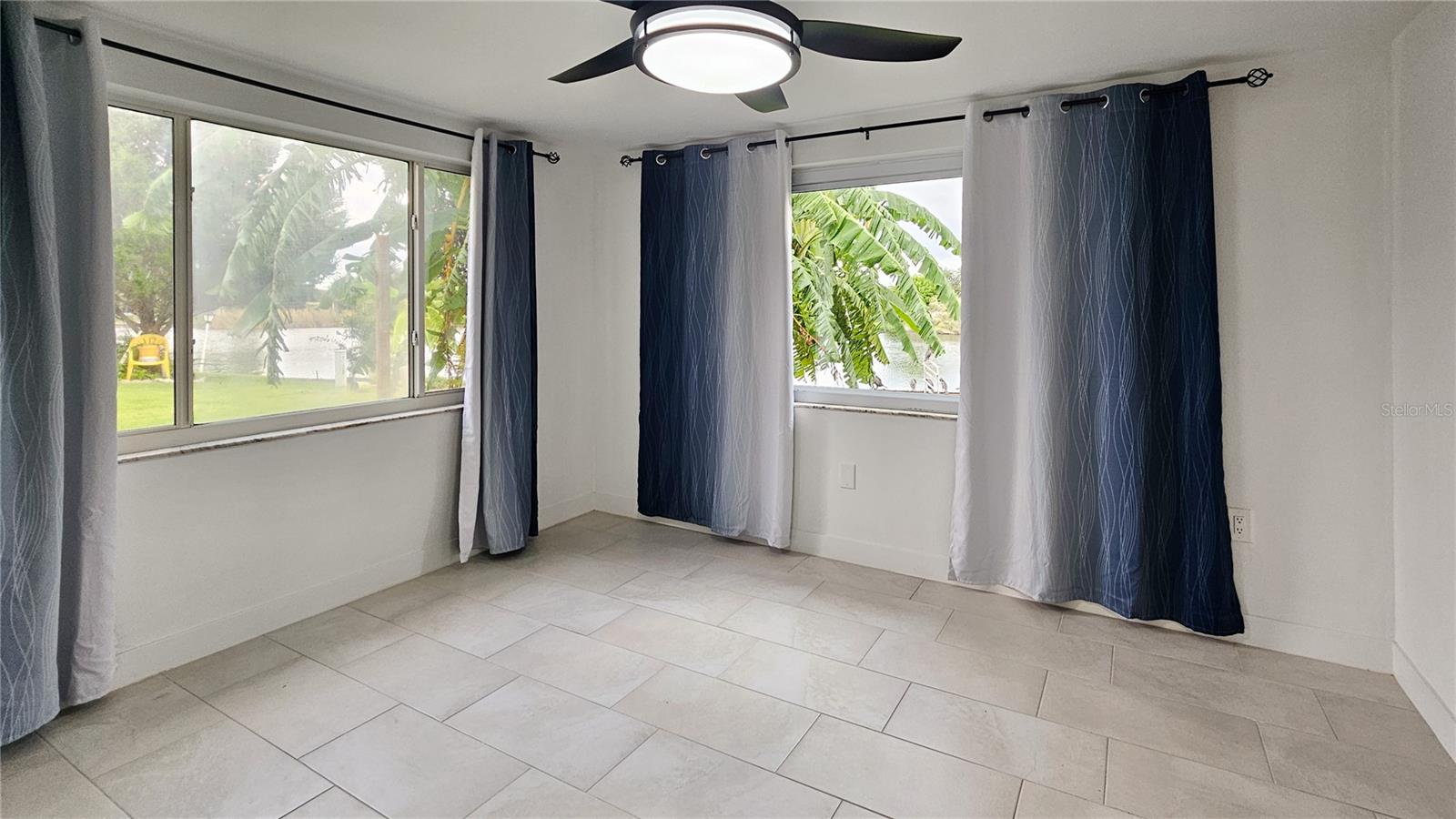 BEACON SQUARE - Residential Lease