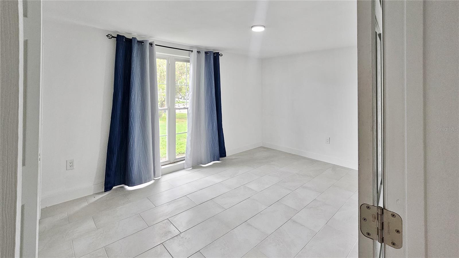 BEACON SQUARE - Residential Lease