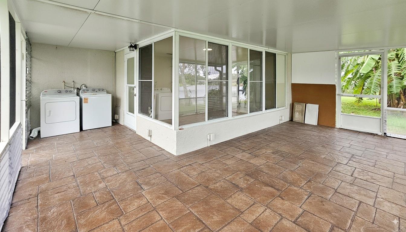 BEACON SQUARE - Residential Lease