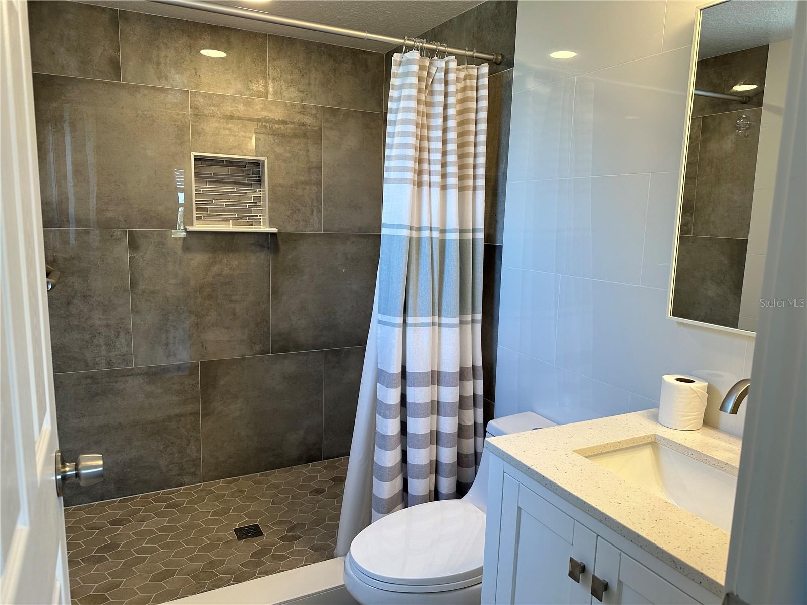 CAPRI LAGOONS CLUB CONDO - Residential Lease