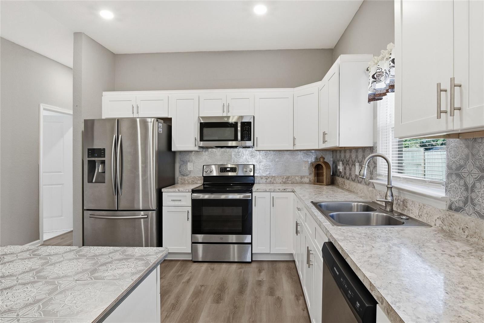 E & H CUNNINGHAMS - Residential