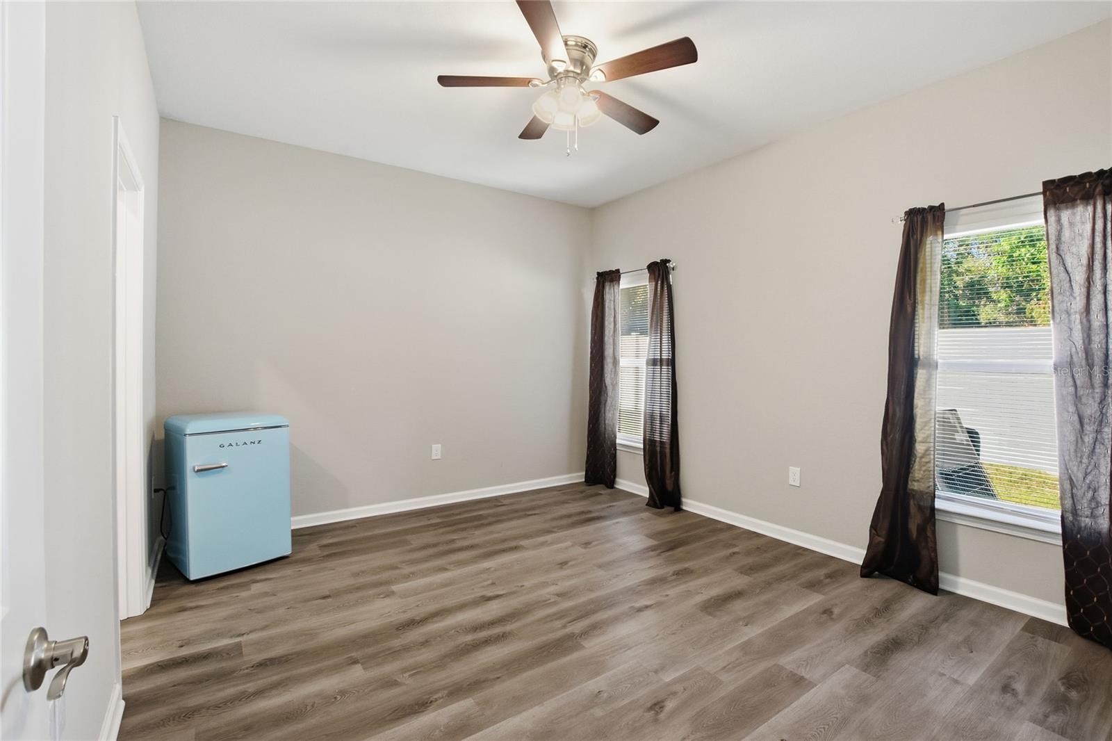 E & H CUNNINGHAMS - Residential