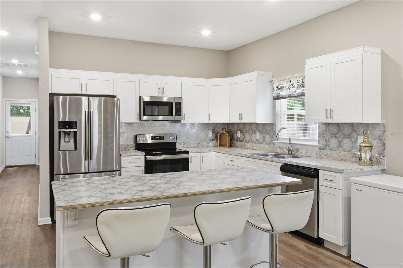 E & H CUNNINGHAMS - Residential