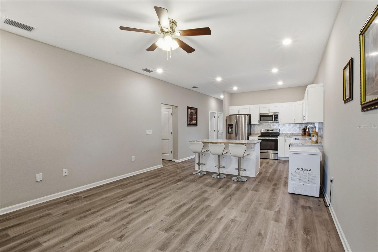 E & H CUNNINGHAMS - Residential