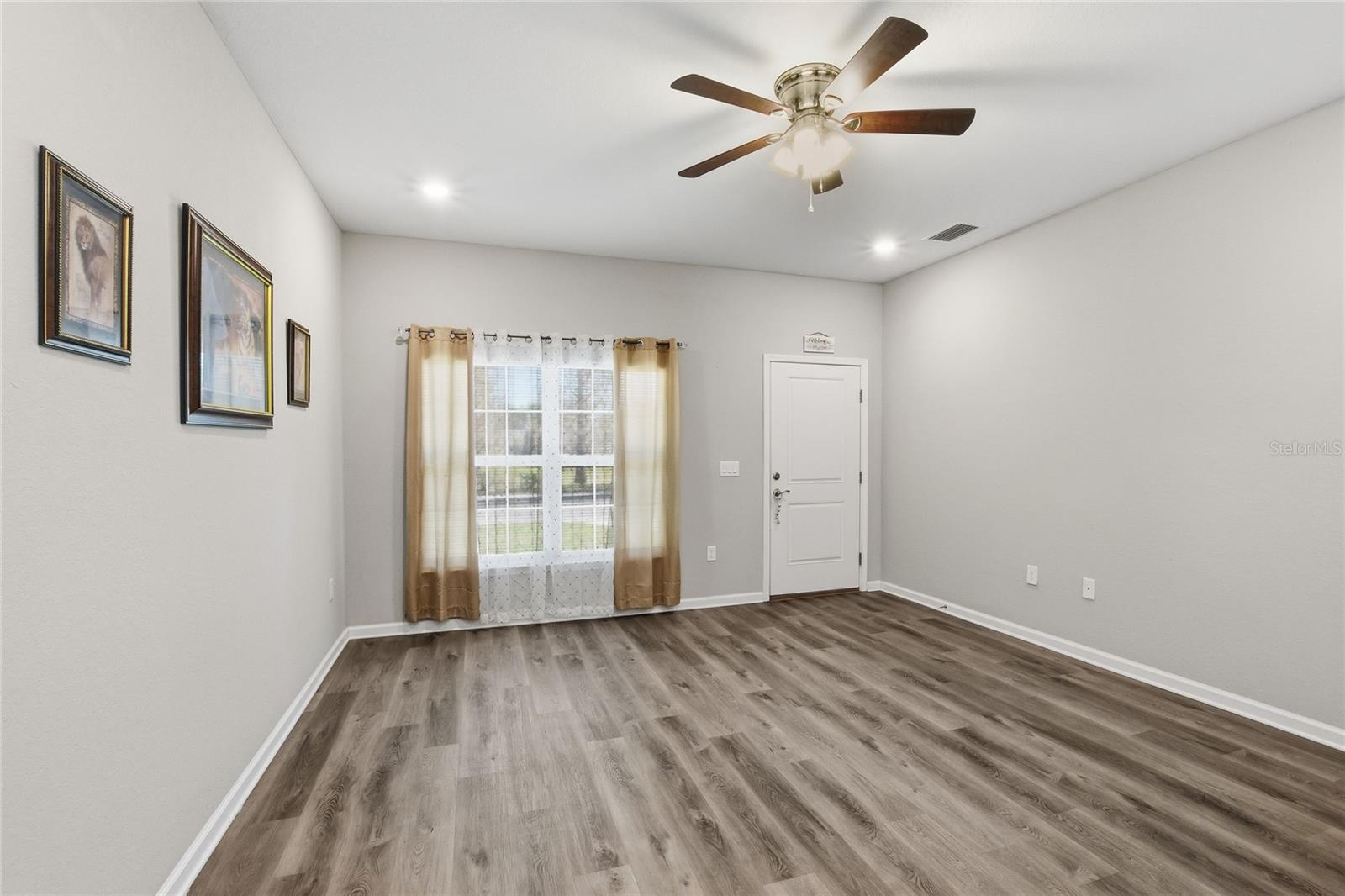 E & H CUNNINGHAMS - Residential