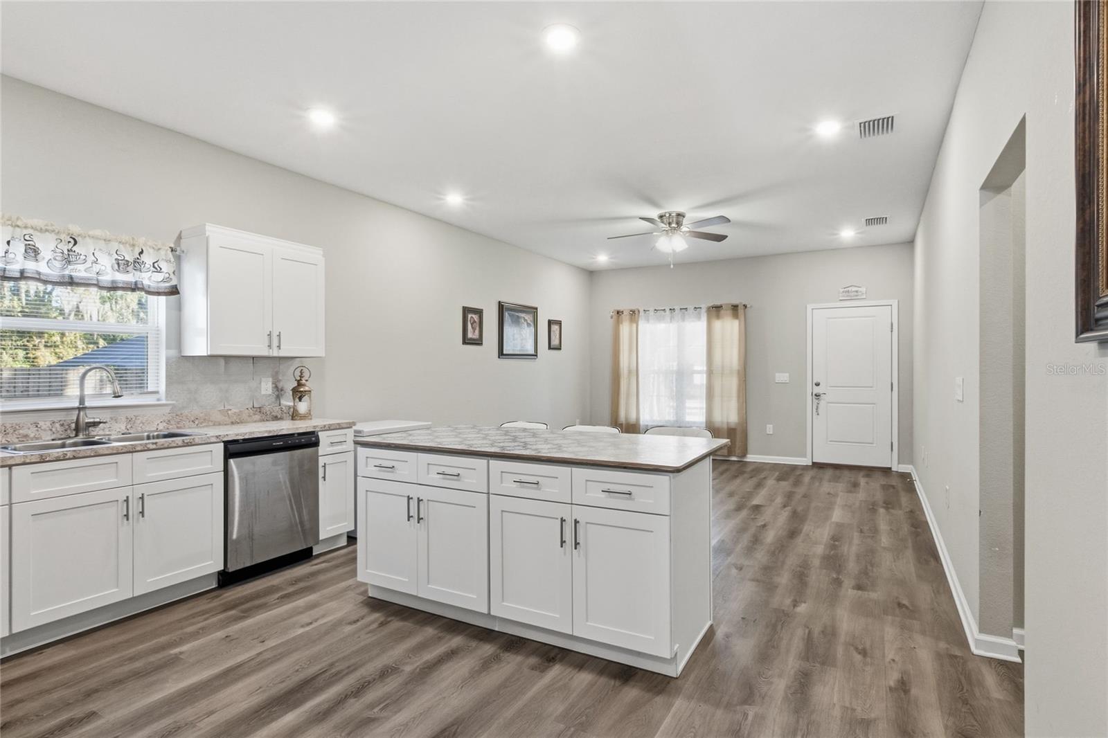 E & H CUNNINGHAMS - Residential