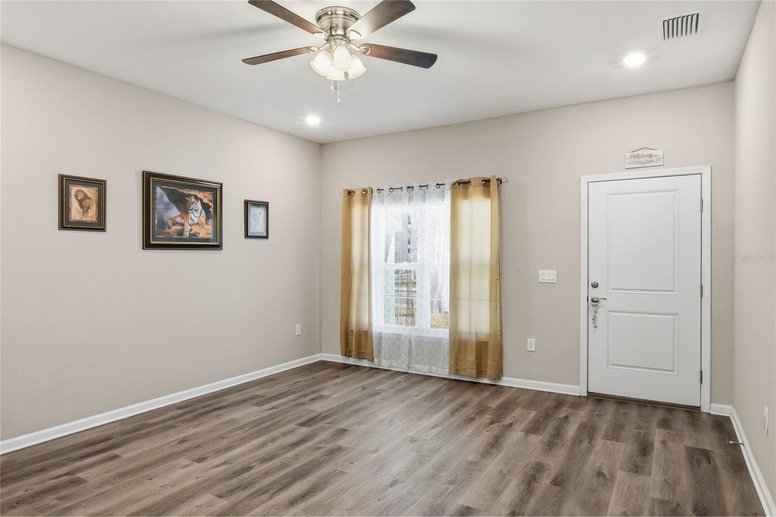 E & H CUNNINGHAMS - Residential