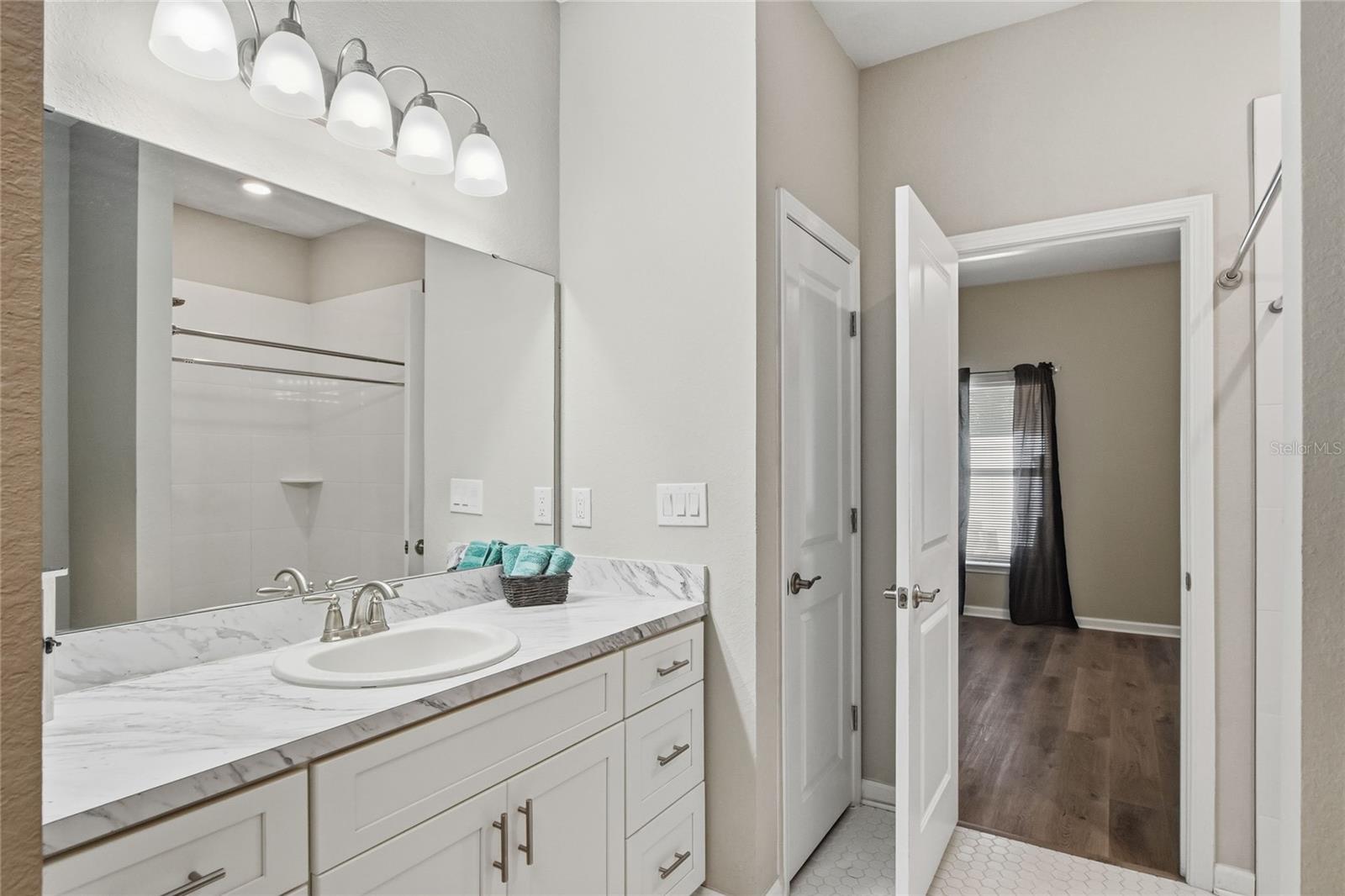 E & H CUNNINGHAMS - Residential