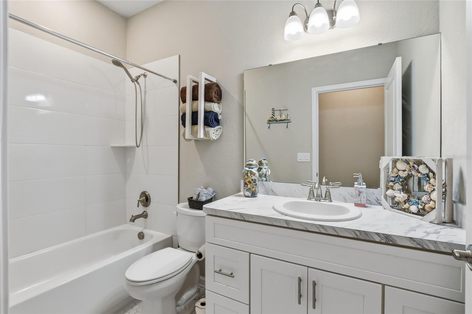 E & H CUNNINGHAMS - Residential