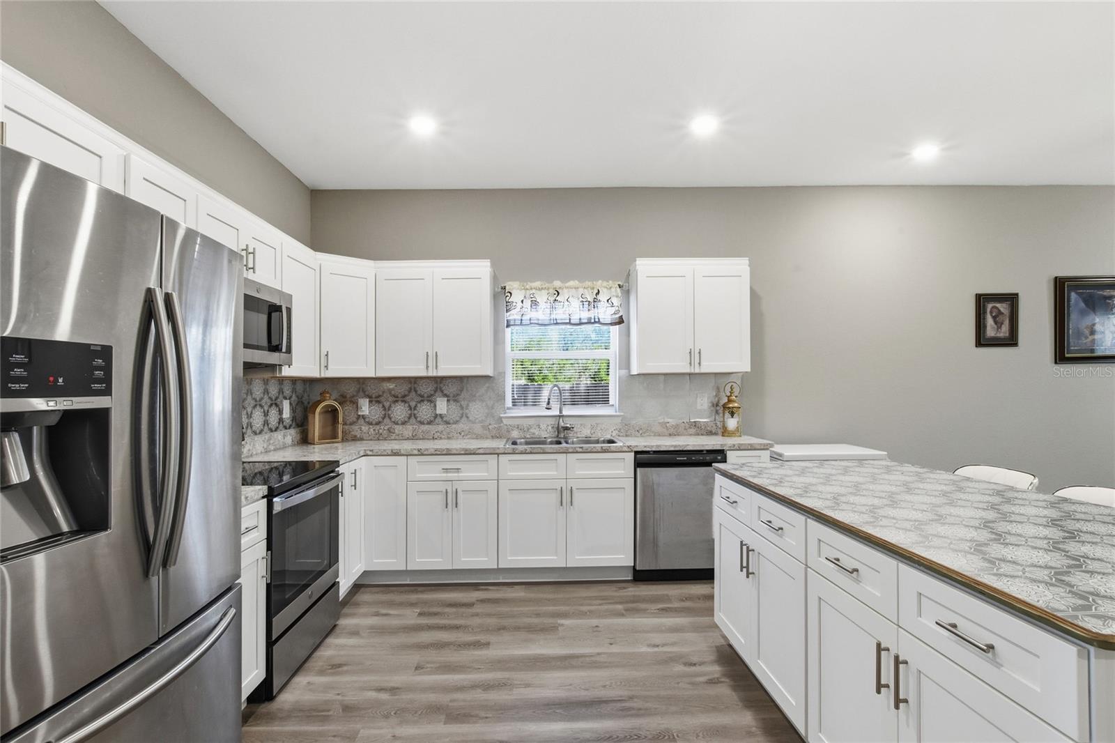 E & H CUNNINGHAMS - Residential