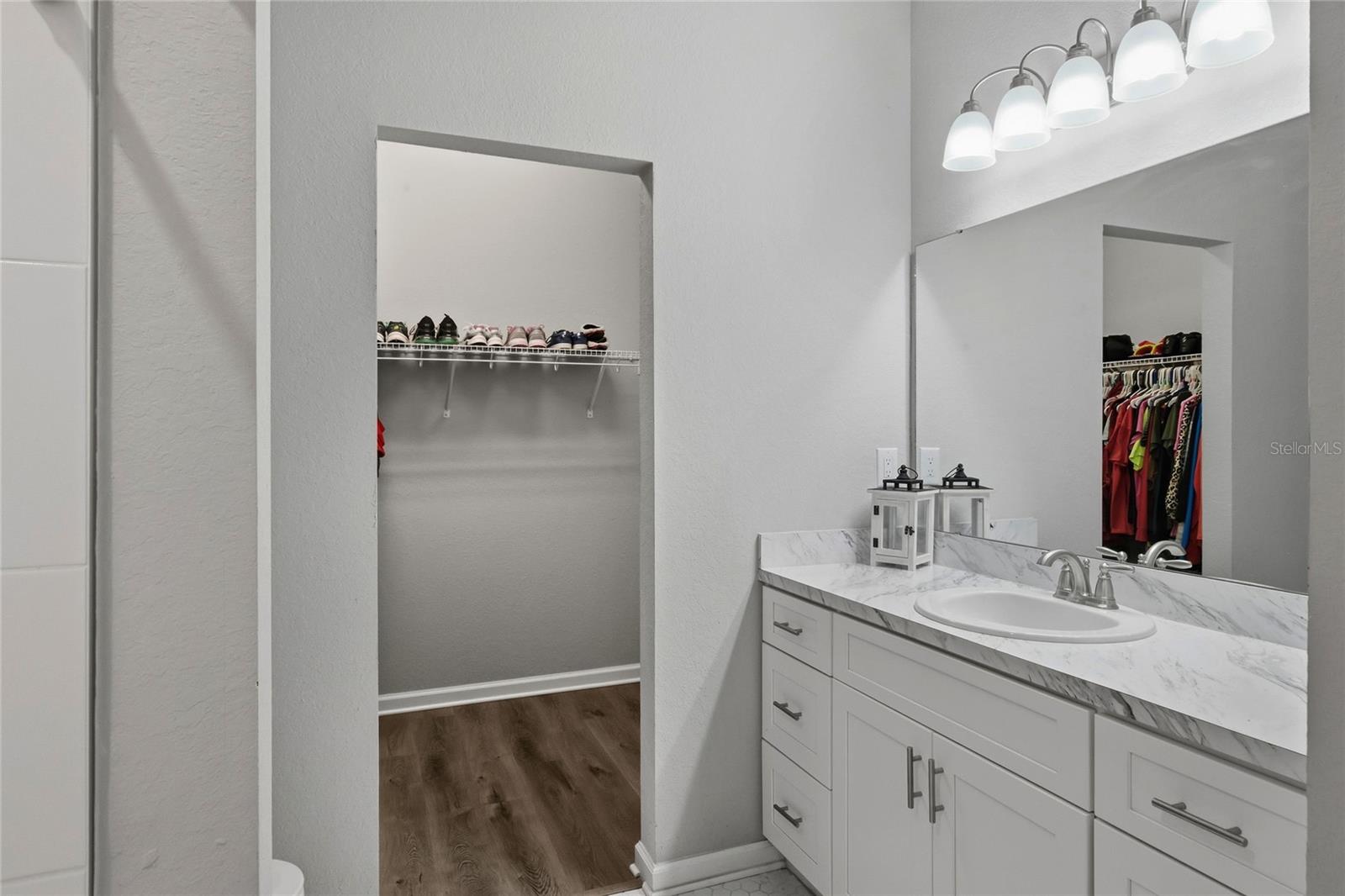 E & H CUNNINGHAMS - Residential