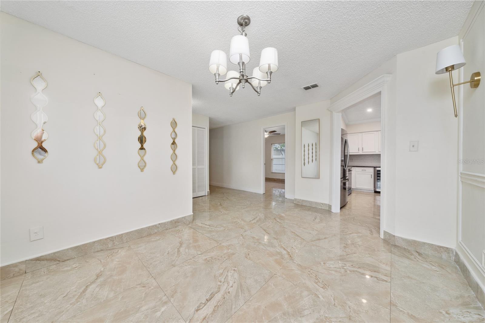 112 ROSEWOOD COURT