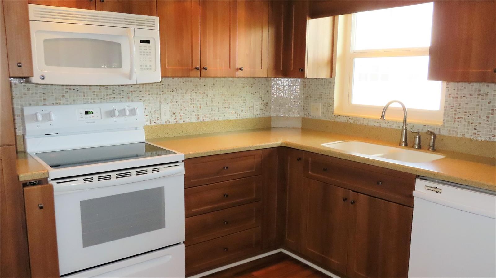 ON TOP OF THE WORLD - Residential Lease