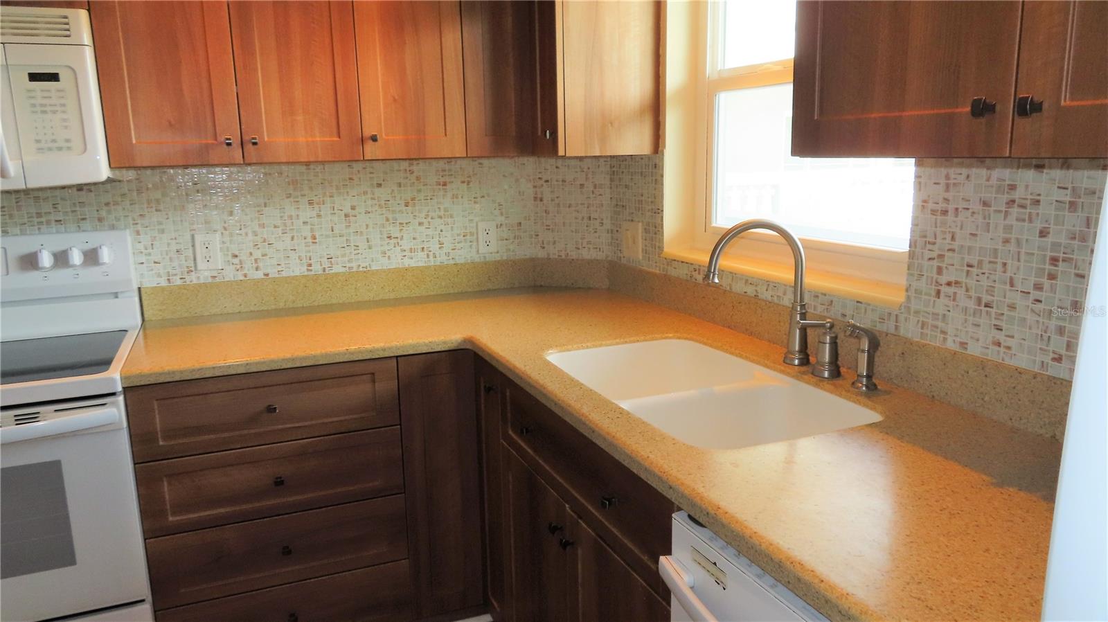 ON TOP OF THE WORLD - Residential Lease