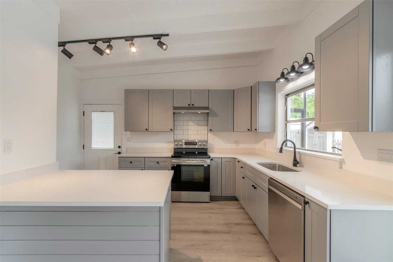 Florida Shores 01 - Residential