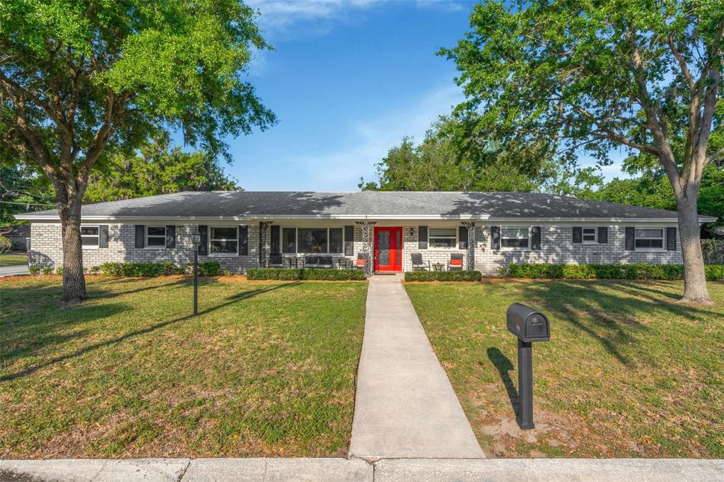 Photo of 808 Coulter Pl, Brandon, FL 33511 (MLS # TB8489176)