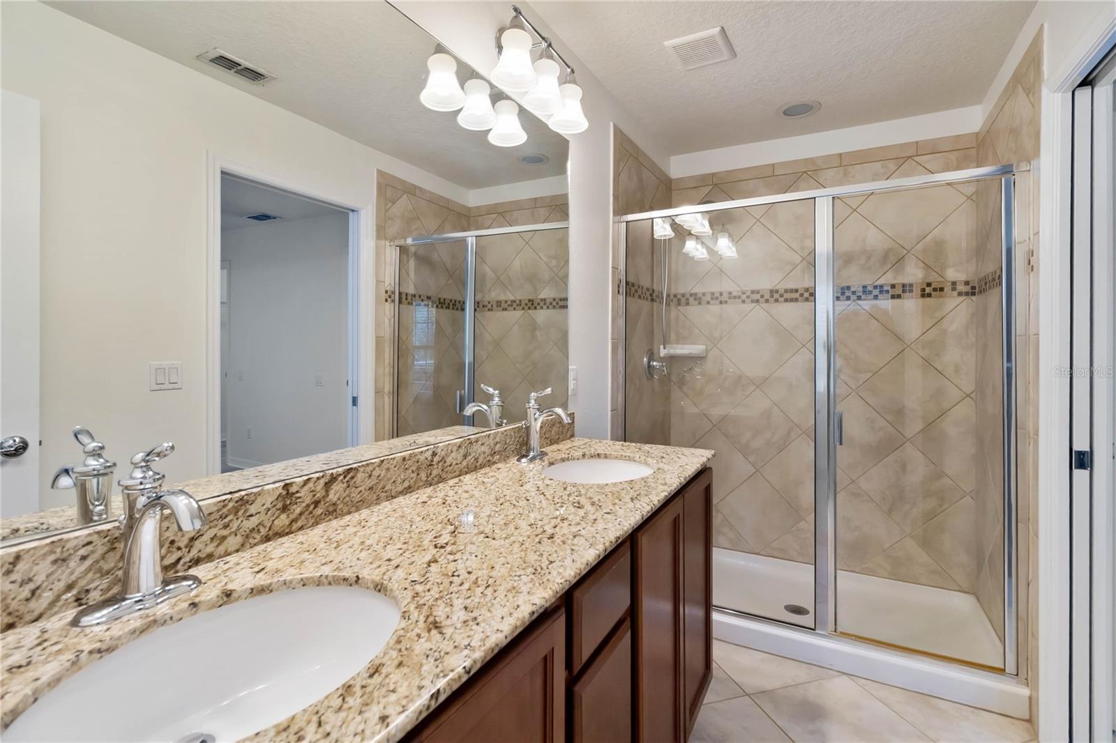 VILLAGEWALK/LK NONAA - Residential