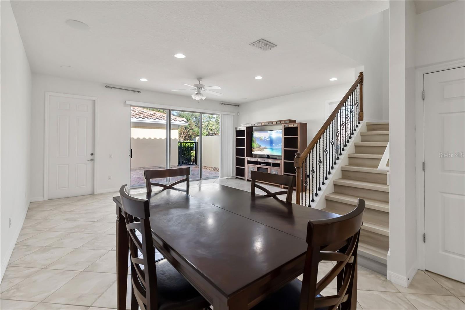 VILLAGEWALK/LK NONAA - Residential