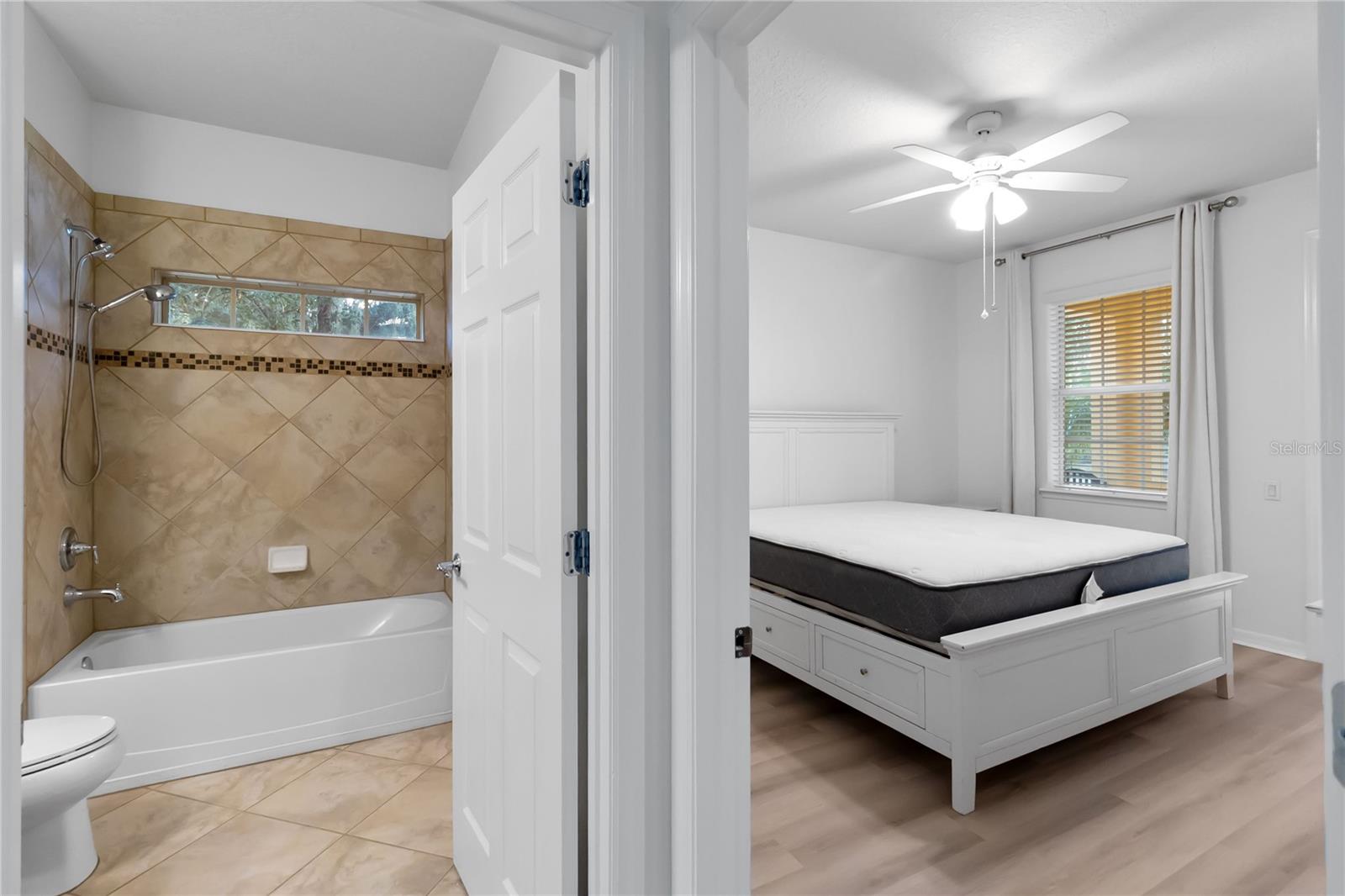 VILLAGEWALK/LK NONAA - Residential