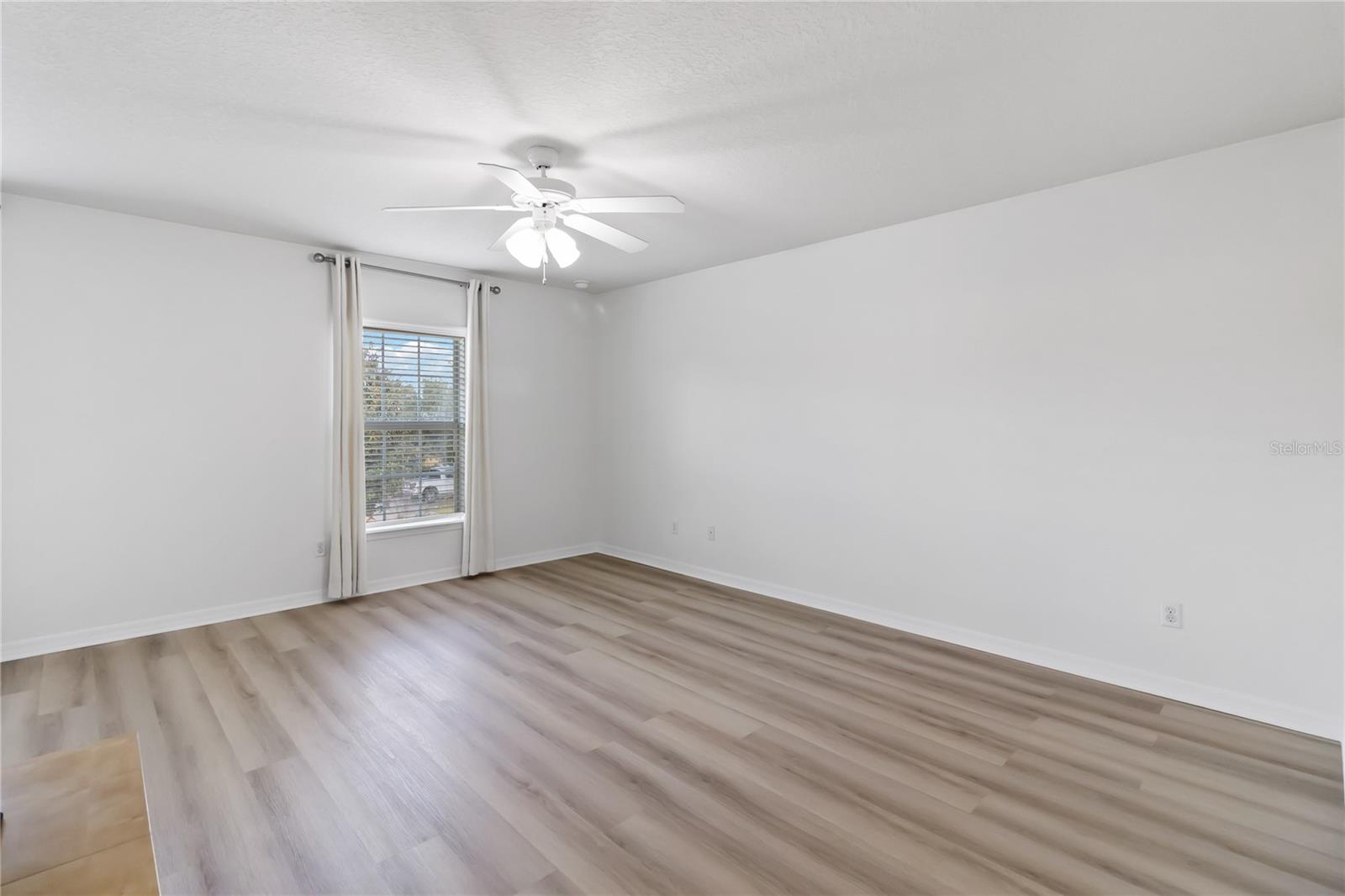 VILLAGEWALK/LK NONAA - Residential