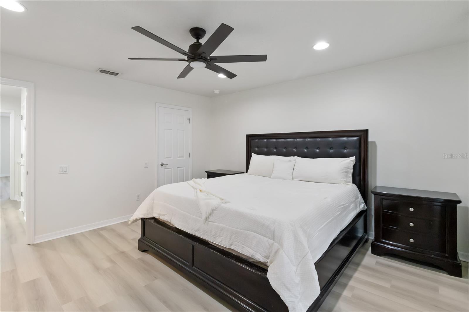 VILLAGEWALK/LK NONAA - Residential