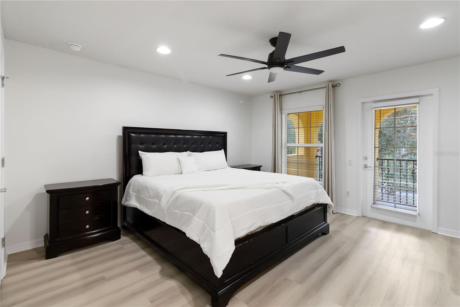 VILLAGEWALK/LK NONAA - Residential