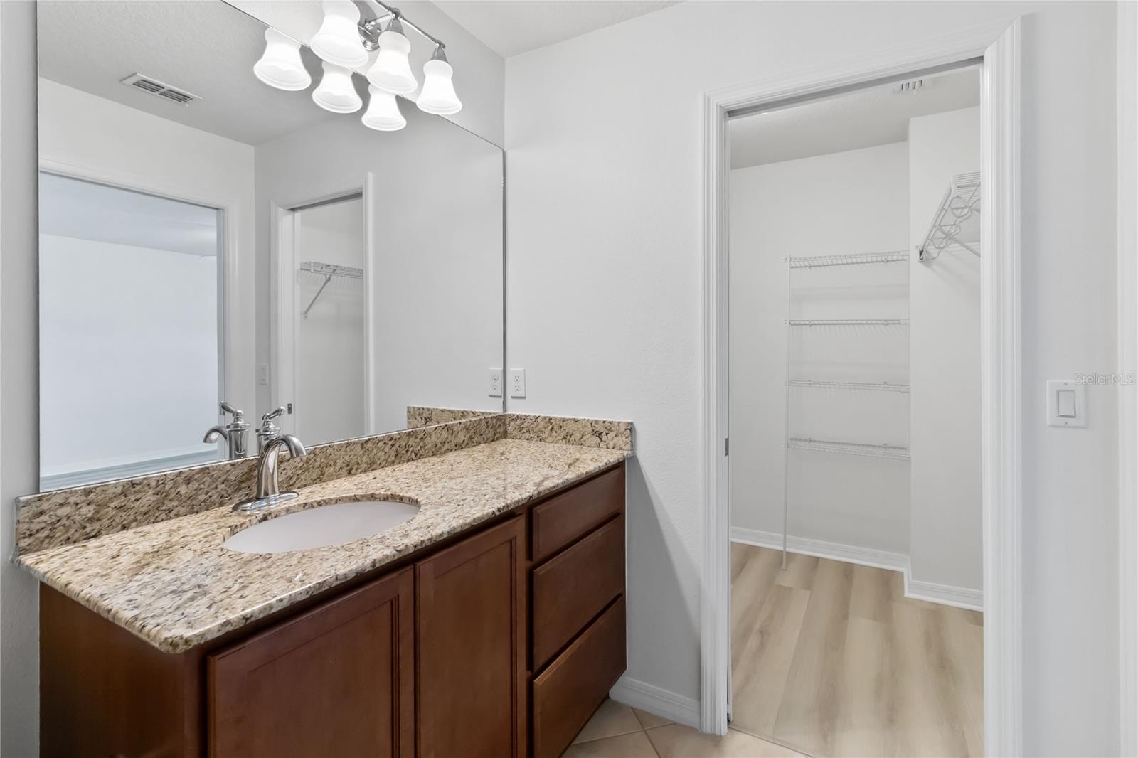 VILLAGEWALK/LK NONAA - Residential