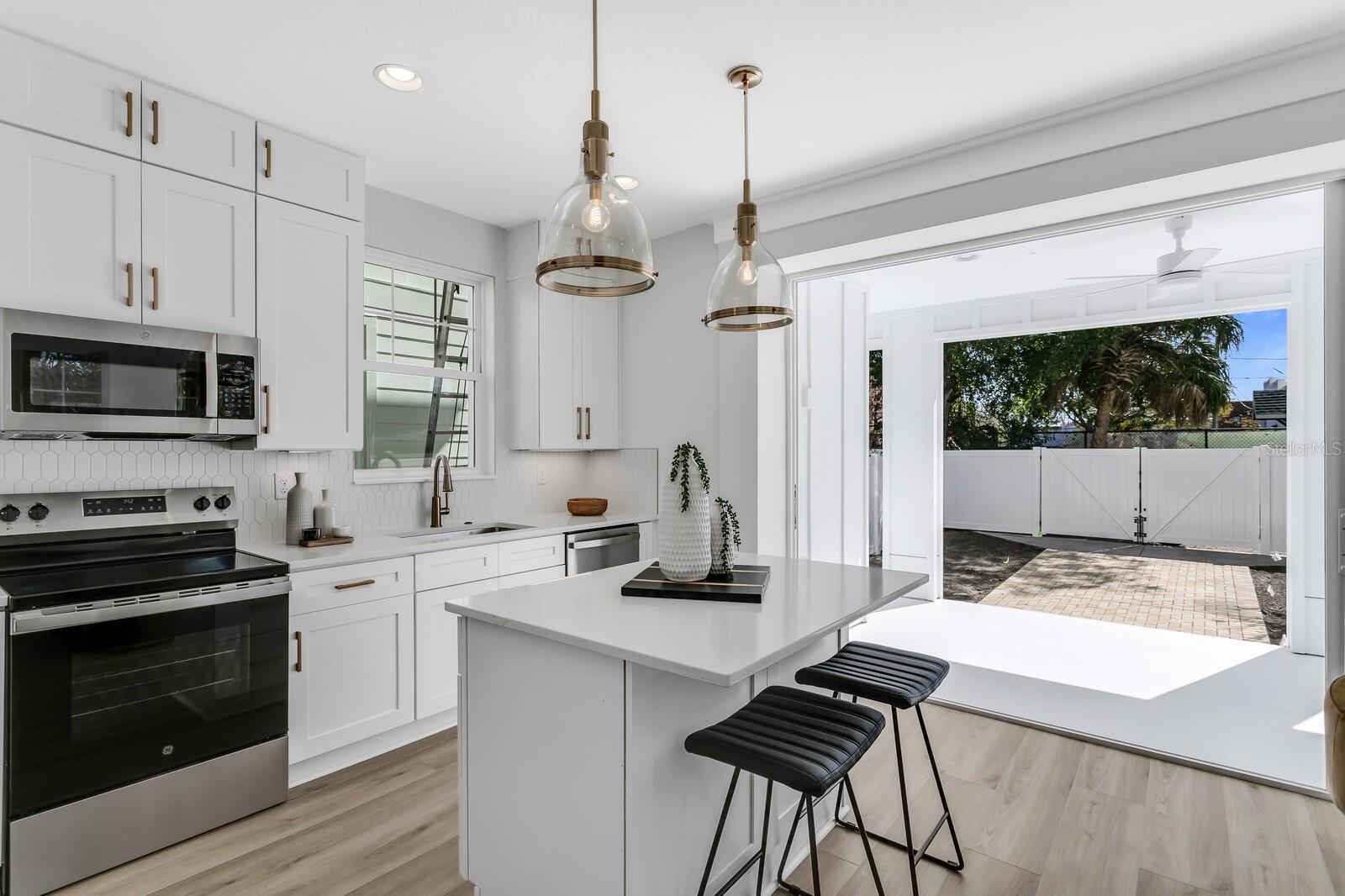 2138 W CHESTNUT STREET