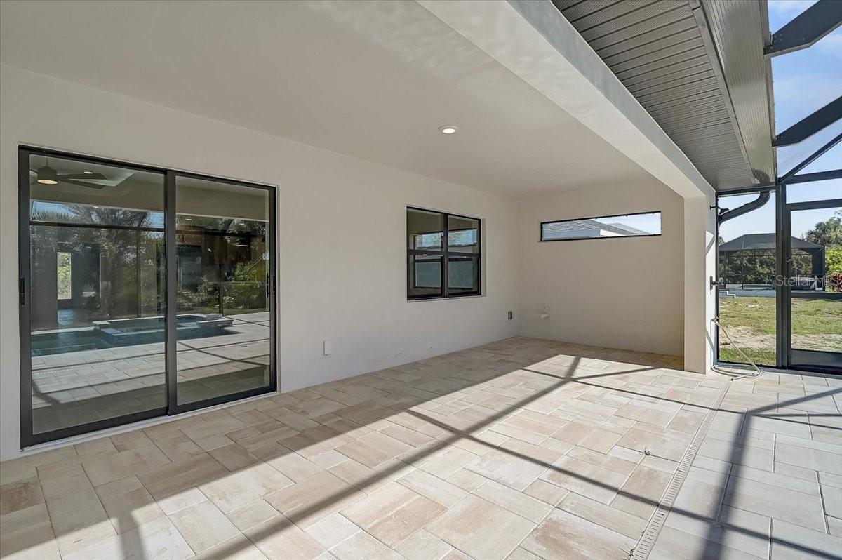 ROTONDA LAKES - Residential