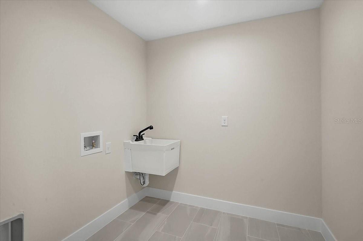 ROTONDA LAKES - Residential