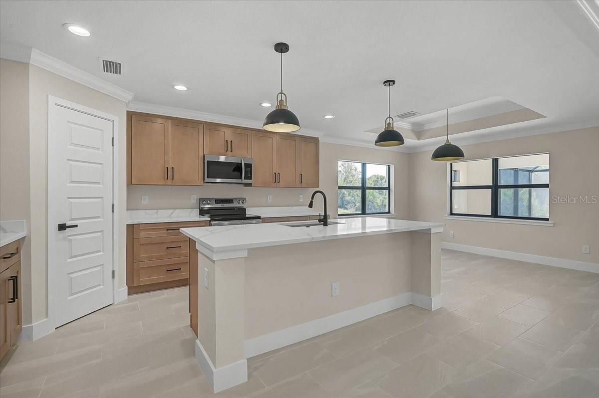 ROTONDA LAKES - Residential