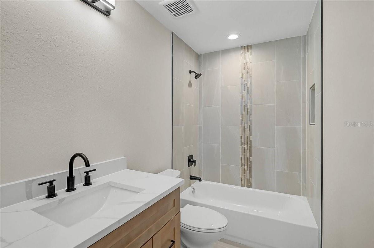 ROTONDA LAKES - Residential