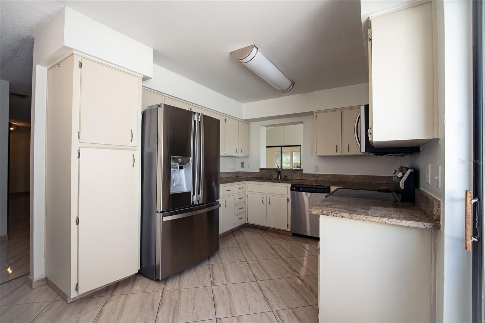 3429 PINEBROOK COURT