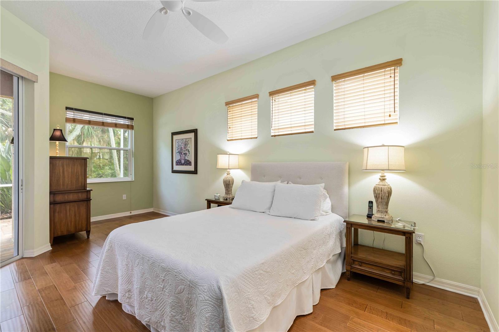 UNIVERSITY PLACE - Residential