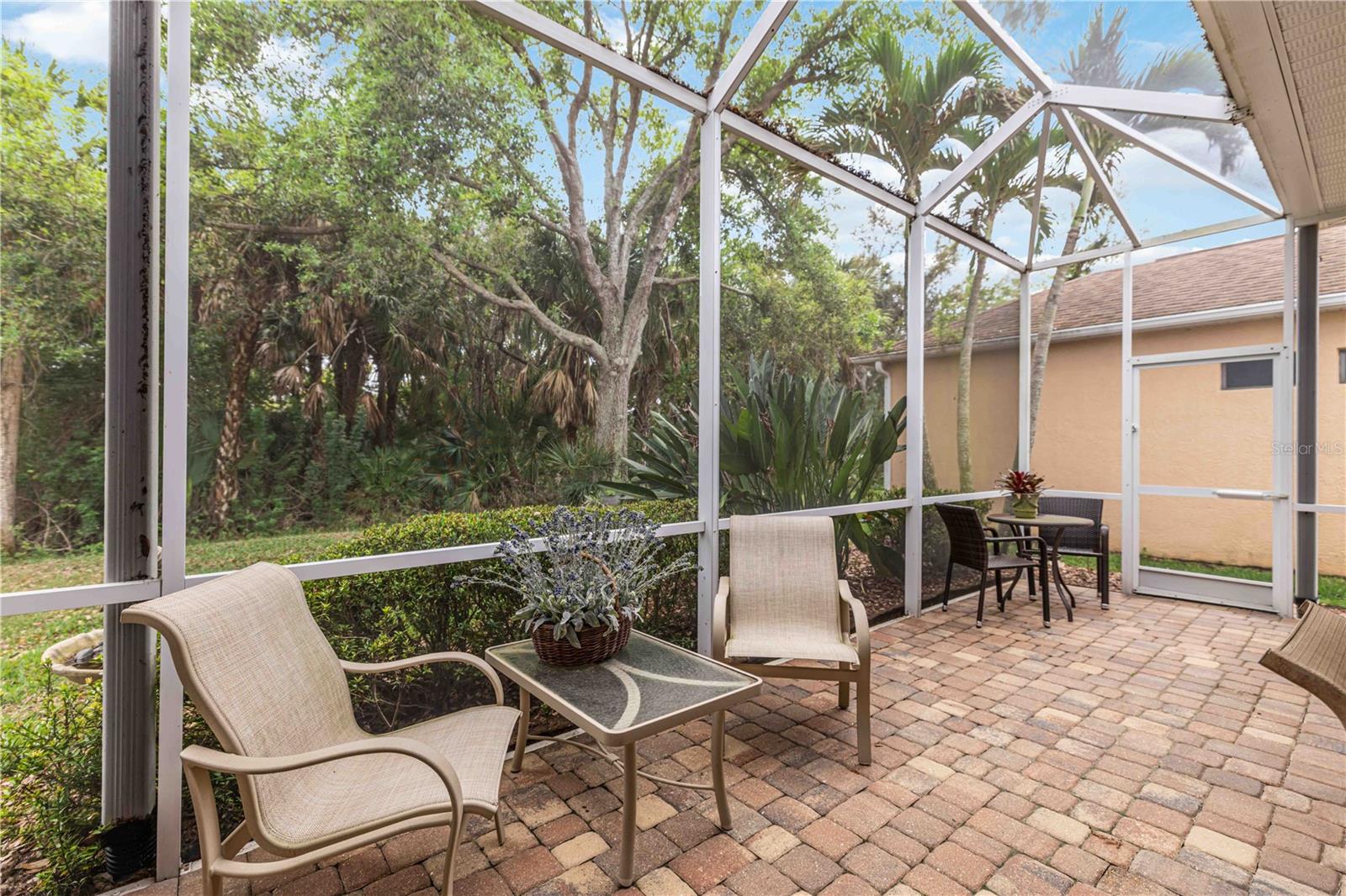 UNIVERSITY PLACE - Residential