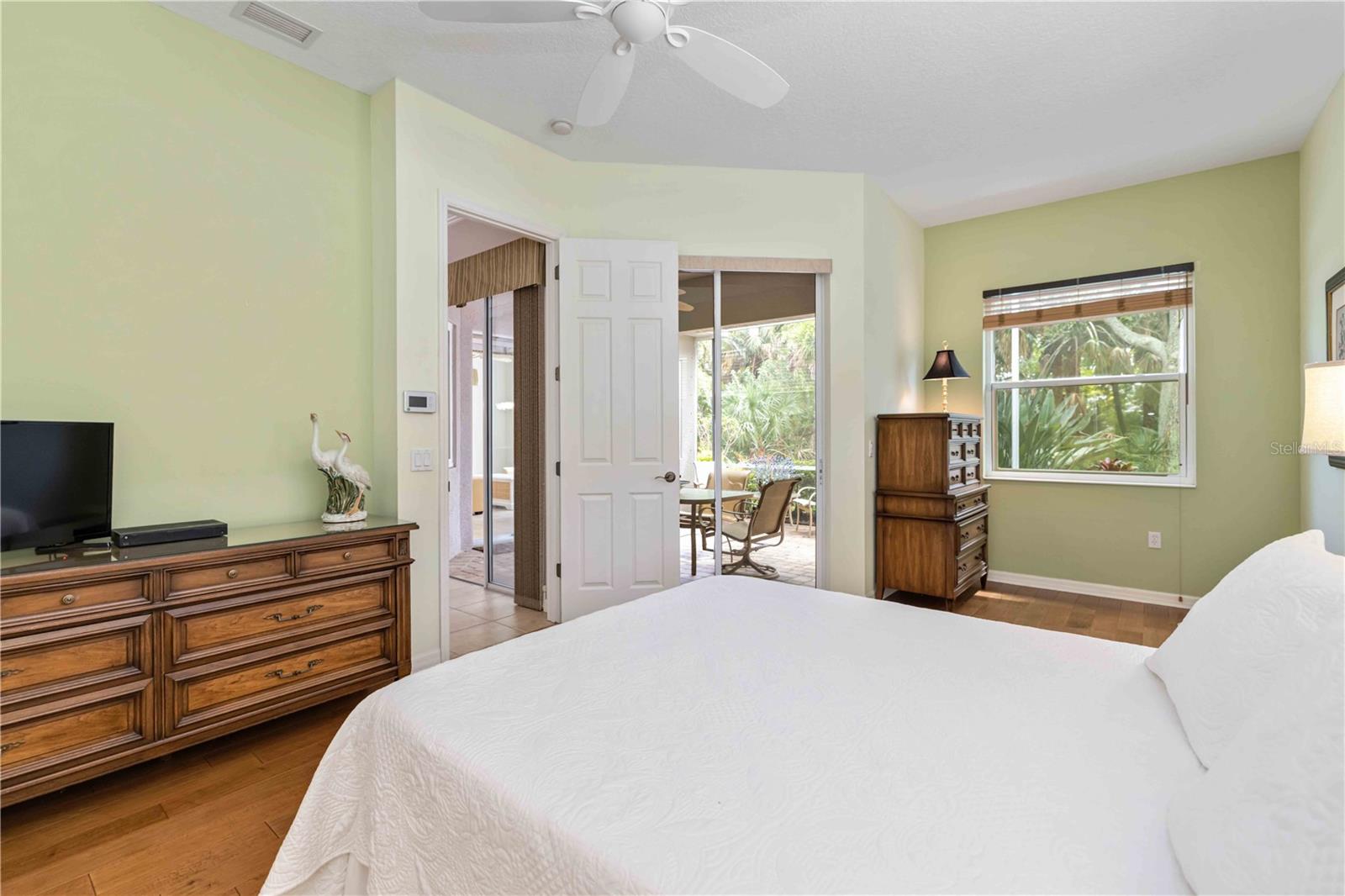 UNIVERSITY PLACE - Residential