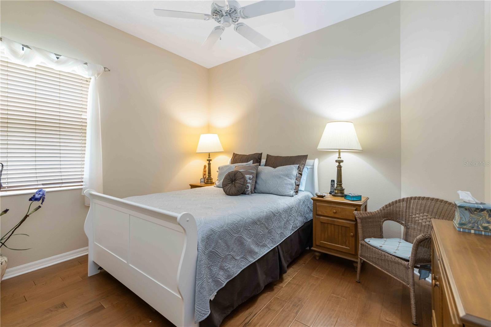 UNIVERSITY PLACE - Residential