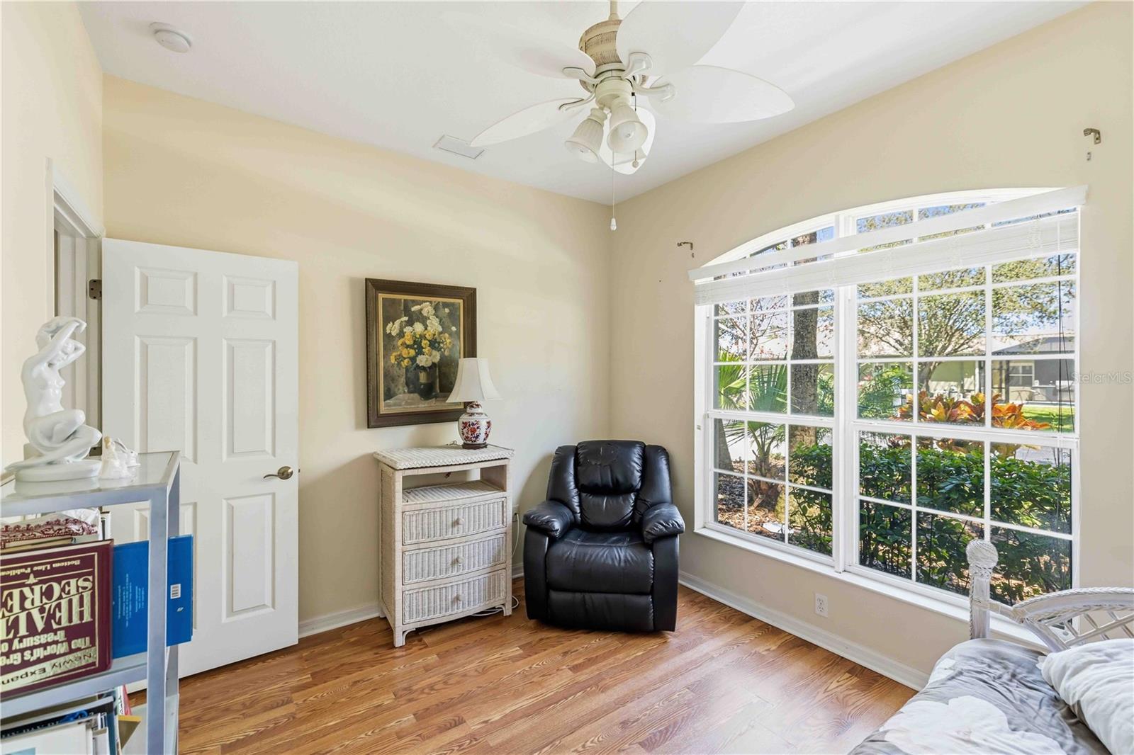 UNIVERSITY PLACE - Residential