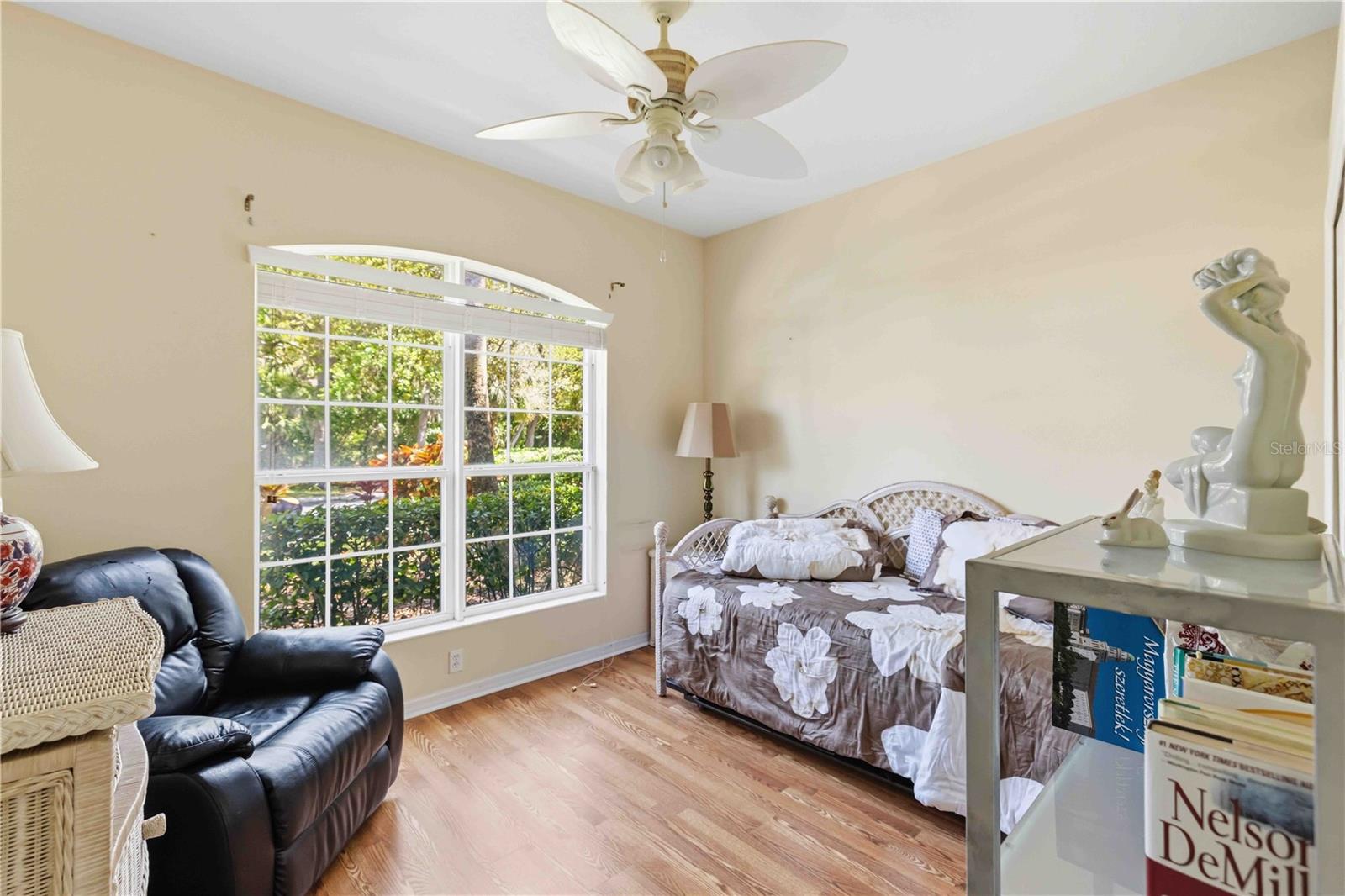 UNIVERSITY PLACE - Residential