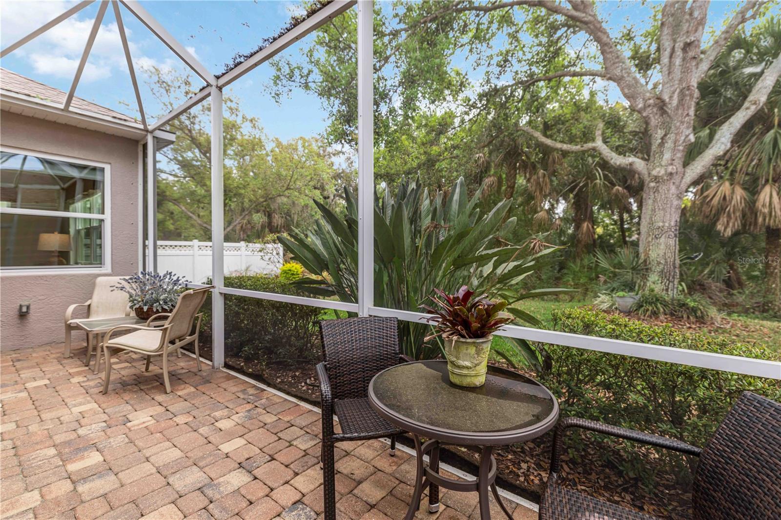 UNIVERSITY PLACE - Residential