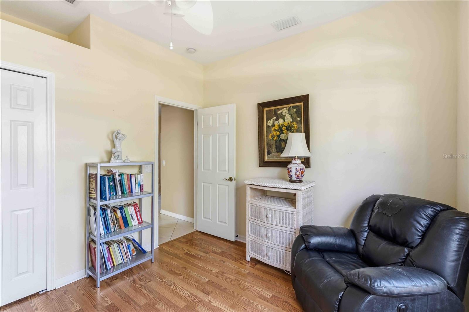 UNIVERSITY PLACE - Residential