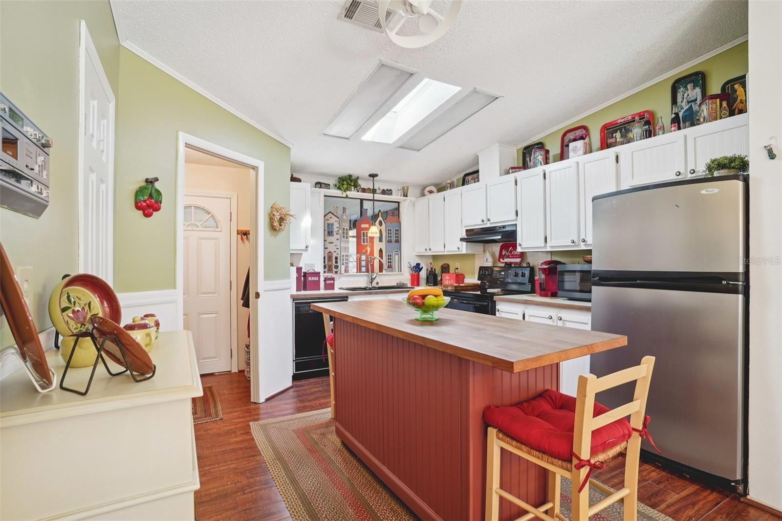 LADY LAKE ORANGE BLOSSOM GARDENS UNIT 09 - Residential