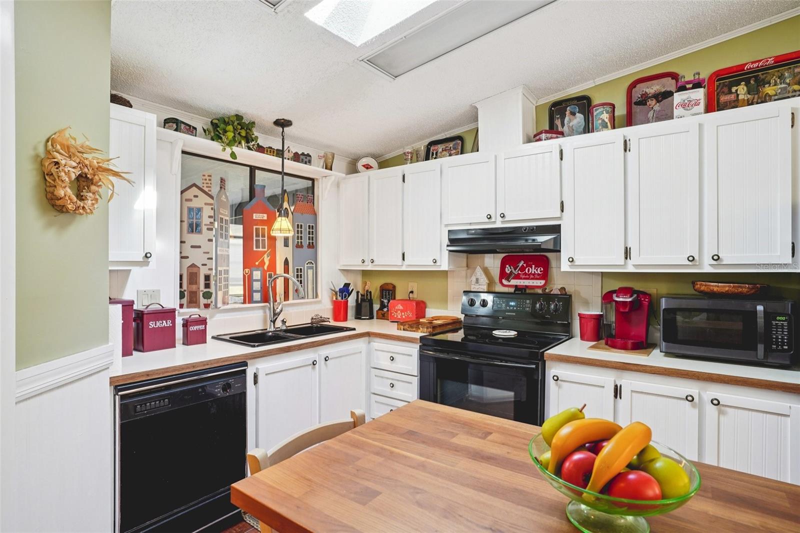 LADY LAKE ORANGE BLOSSOM GARDENS UNIT 09 - Residential