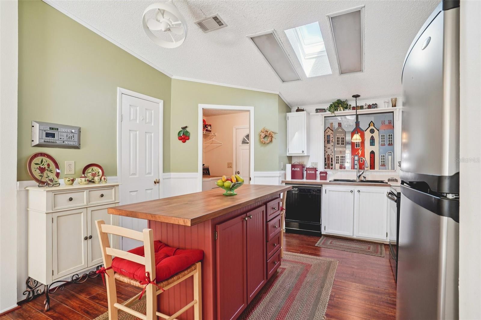 LADY LAKE ORANGE BLOSSOM GARDENS UNIT 09 - Residential