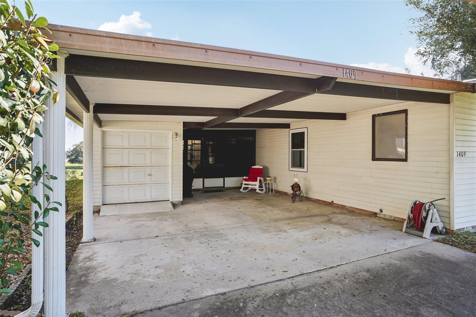 LADY LAKE ORANGE BLOSSOM GARDENS UNIT 09 - Residential