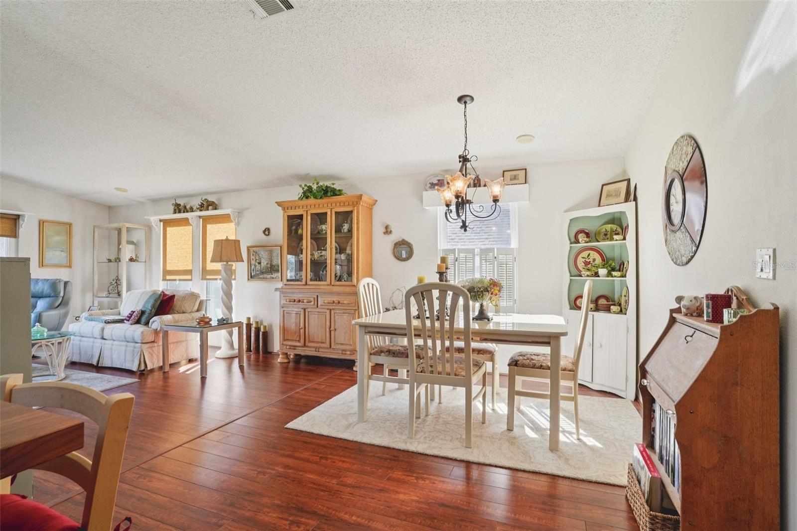 LADY LAKE ORANGE BLOSSOM GARDENS UNIT 09 - Residential