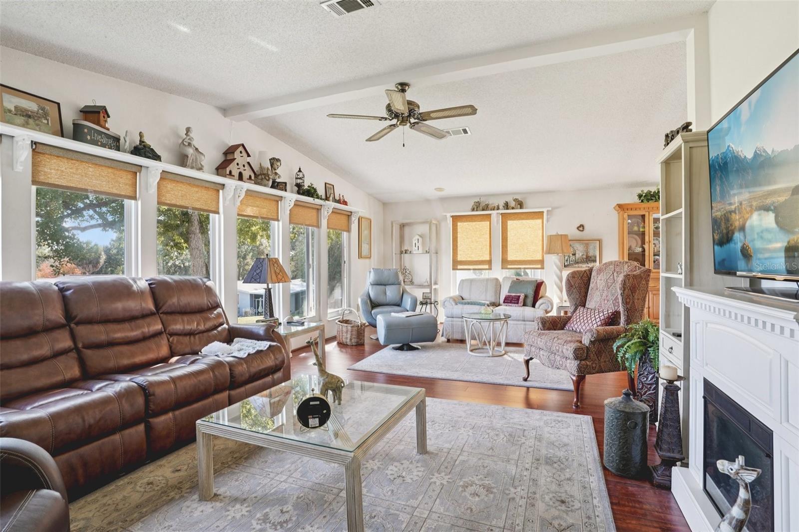 LADY LAKE ORANGE BLOSSOM GARDENS UNIT 09 - Residential