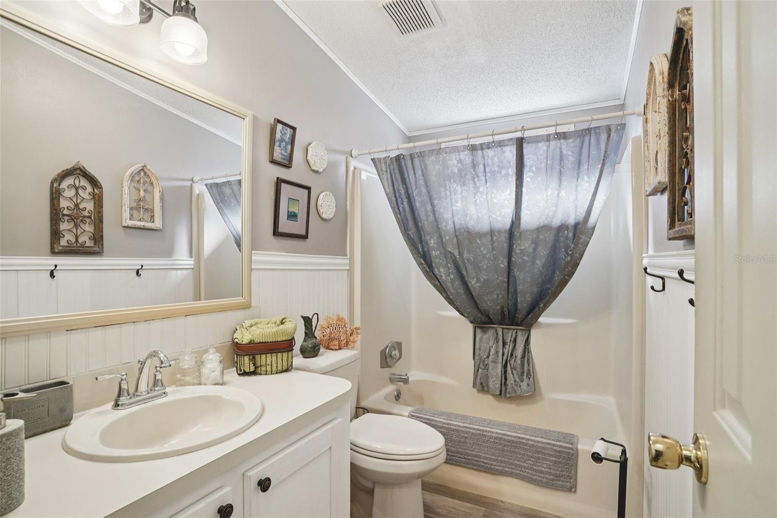 LADY LAKE ORANGE BLOSSOM GARDENS UNIT 09 - Residential