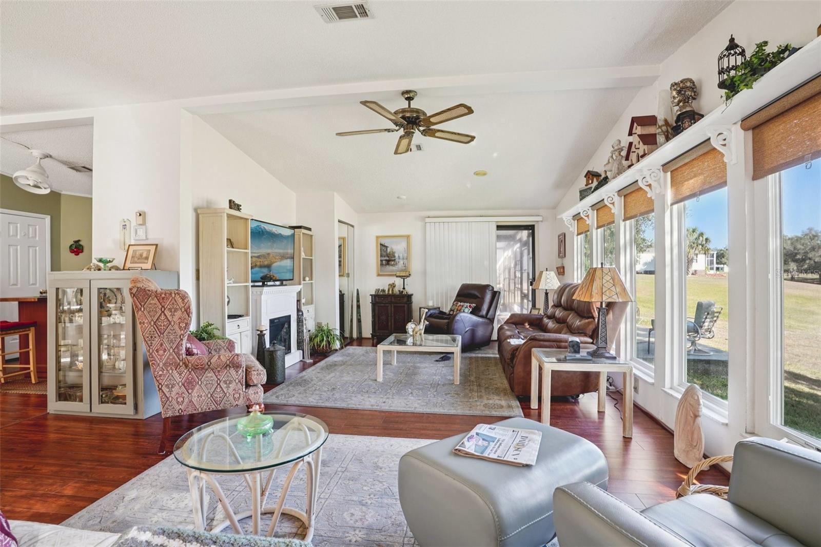 LADY LAKE ORANGE BLOSSOM GARDENS UNIT 09 - Residential